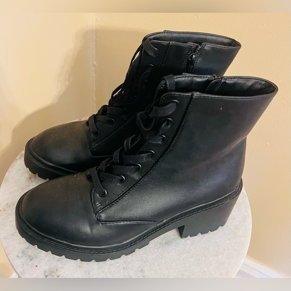 Women’s Black Combat Boots Size 10 Inner Zip Lug Sole